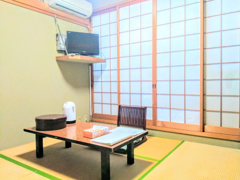 和室（4.5畳と7畳の二間部屋）